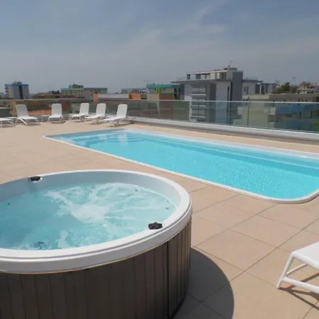 Charming With A Rooftop Pool
