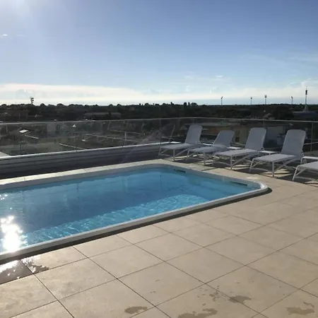 Charming With A Rooftop Pool Apartment *