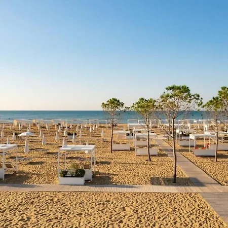 Apartment Charming With A Rooftop Pool Bibione