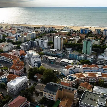 Charming With A Rooftop Pool Apartment Bibione